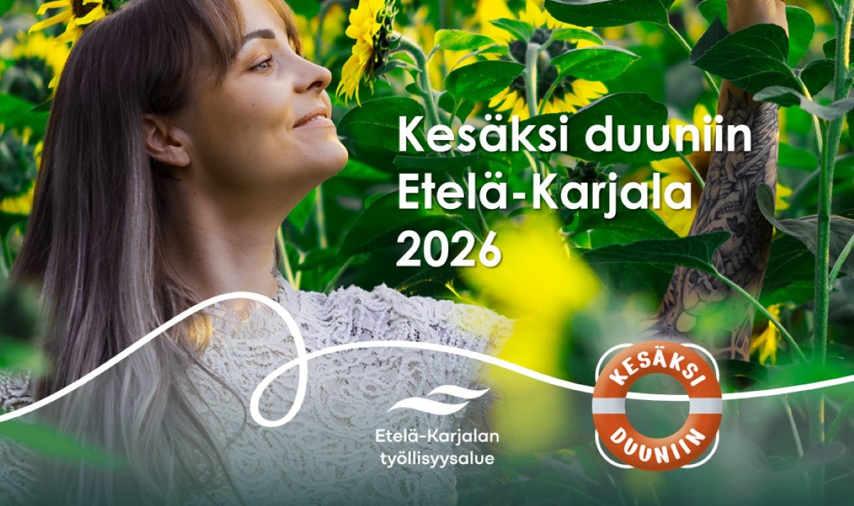 Naishenkilö auringonkukkien keskellä, kuvan päällä on teksti Kesäksi duuniin Etelä-Karjala 2026.